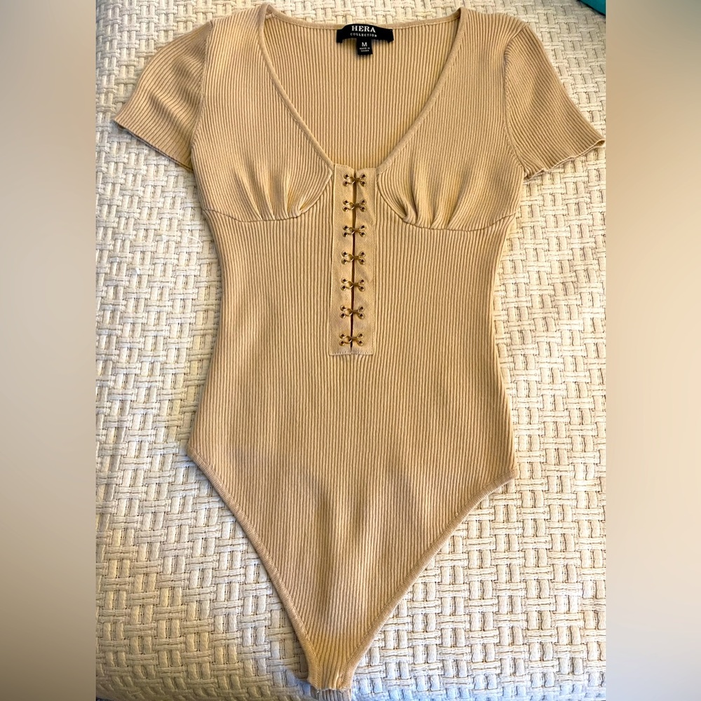 Hera Collection, M fitted beige bodysuit, NWOT, very sexy!